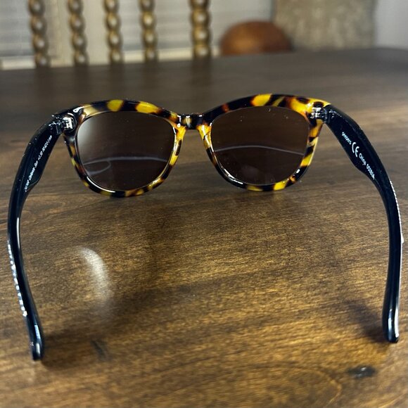 Peeper's Caliente Sunglasses and Case - Tortoise - Reading Strength +1.50 - Picture 3 of 7